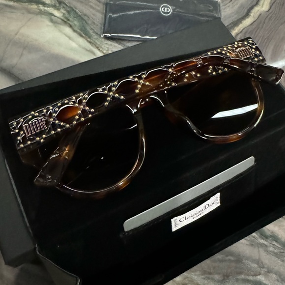 DIOR Tortoiseshell & Gold Sunglasses NIB!! - Picture 3 of 16